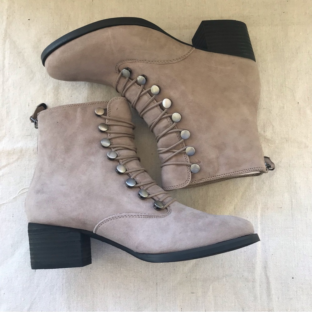 Earth Doral Taupe Suede Chunky Boots Sz 8